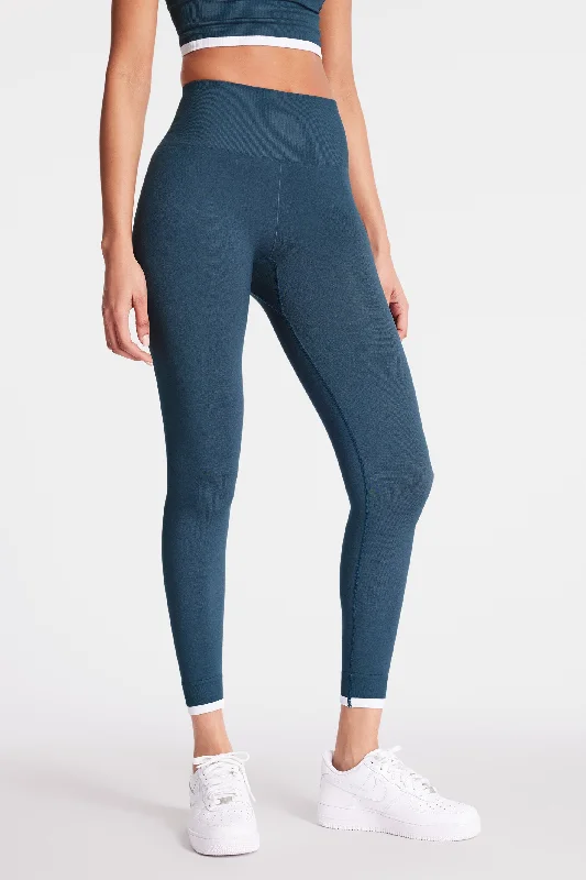 Form Seamless 25in Midi Pant - Pool